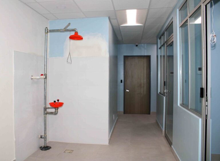 Ministry of Health and IDB Tour new site of the National Reference Laboratory