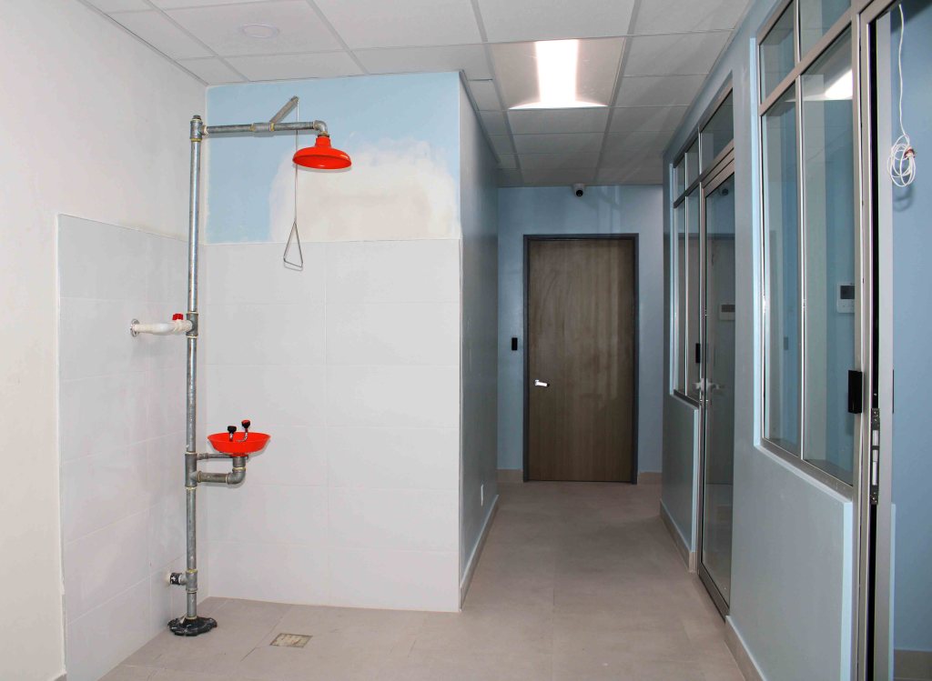 Ministry of Health and IDB Tour new site of the National Reference Laboratory