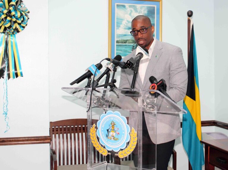 Four Upskill Bahamas Programme Graduates Receive iPads